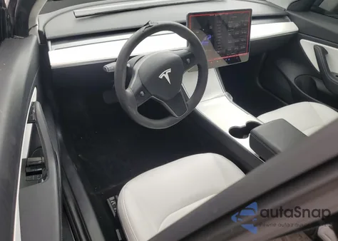 2020 Tesla Model 3 z USA, uszkodzony, nr VIN 5YJ3E1EB9LF639952